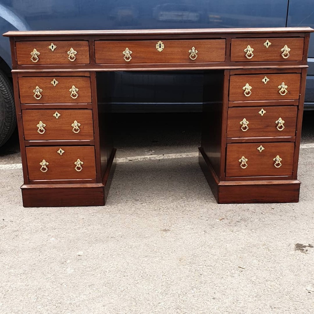 fine quality antique mahogany 3 part desk of medium size