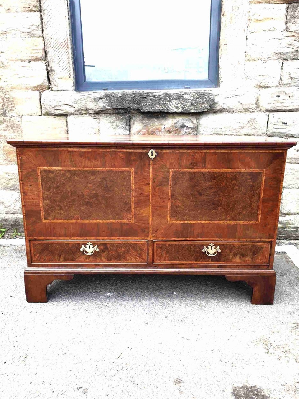 rare early 18thc walnut and burr walnut chest with drawers