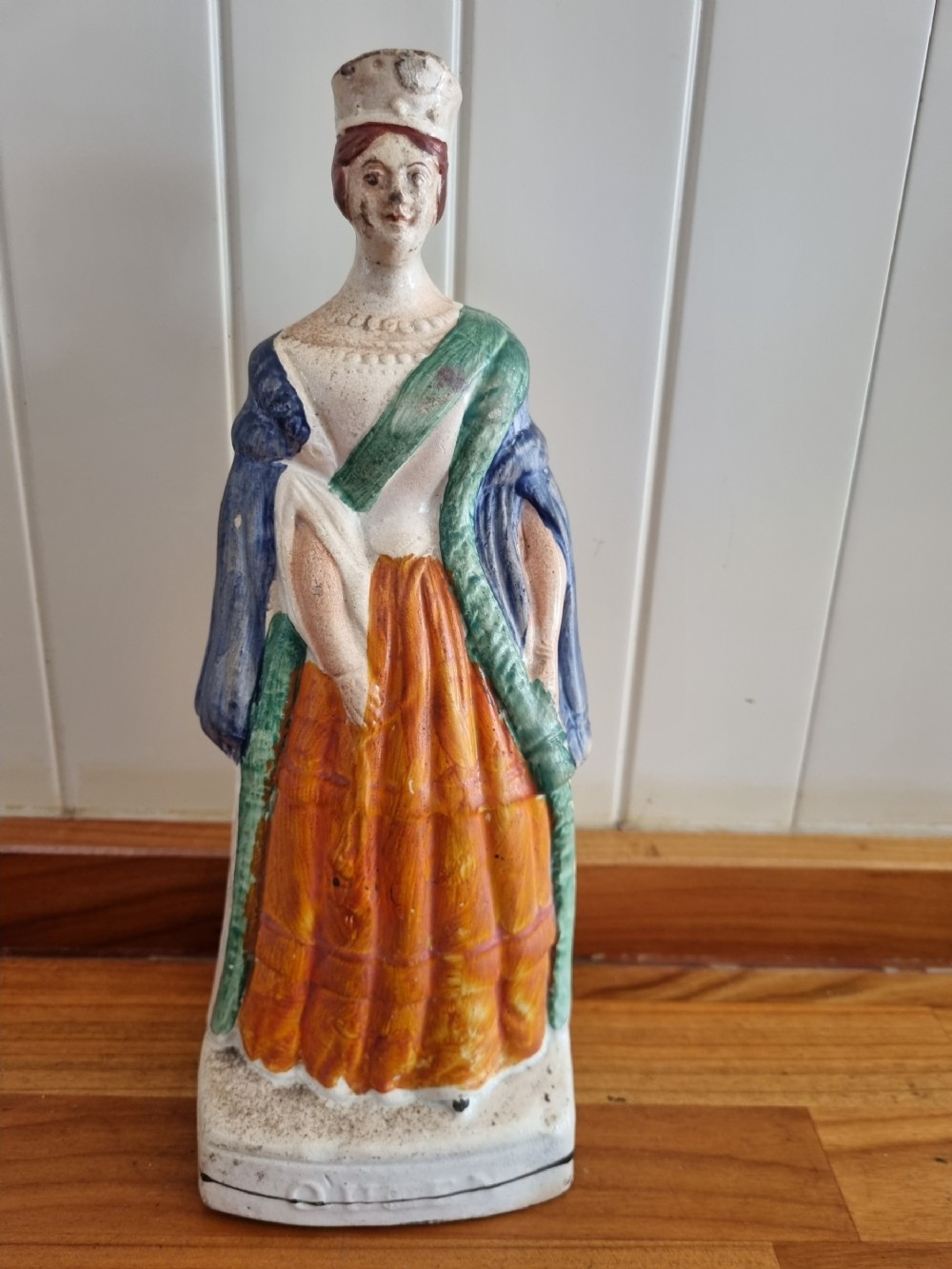unusual 19thc staffordshire figure of young queen victoria