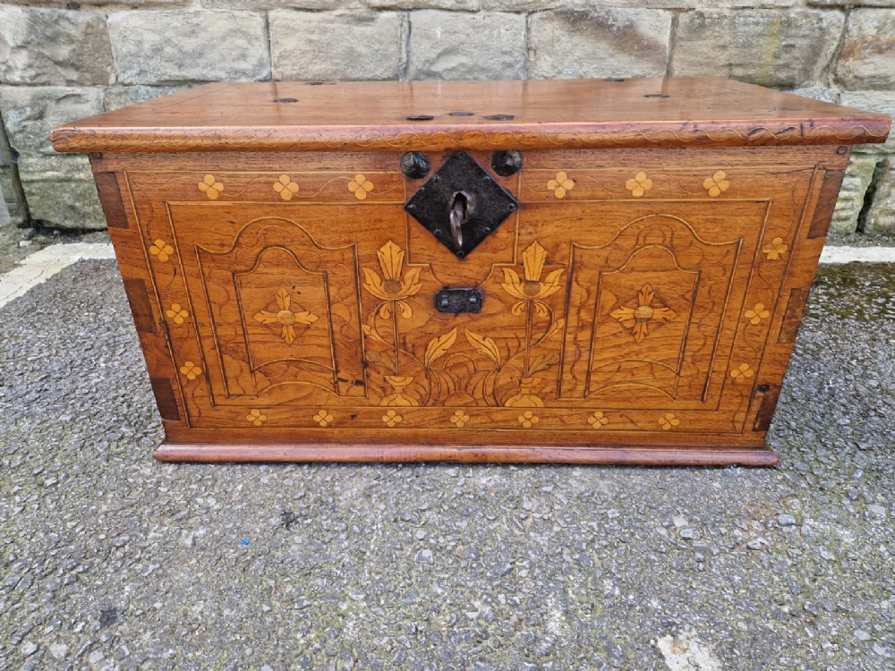 late 17thc small inlaid italian cedarwood cofferbox