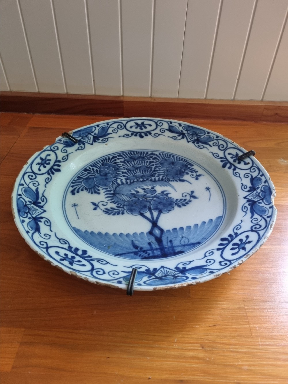 large l17thce18thc delft charger