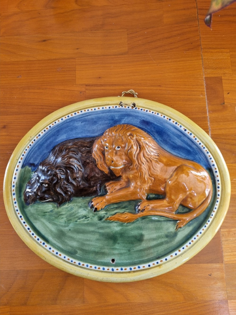 large l18thc prattware oval plaque of 2 lions