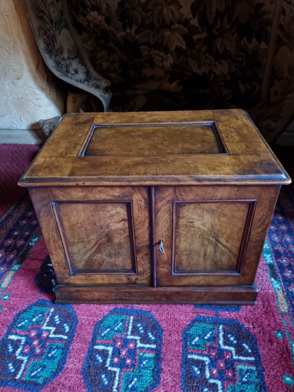 walnut 19thc collectors cabinet of the highest quality 4 drawers