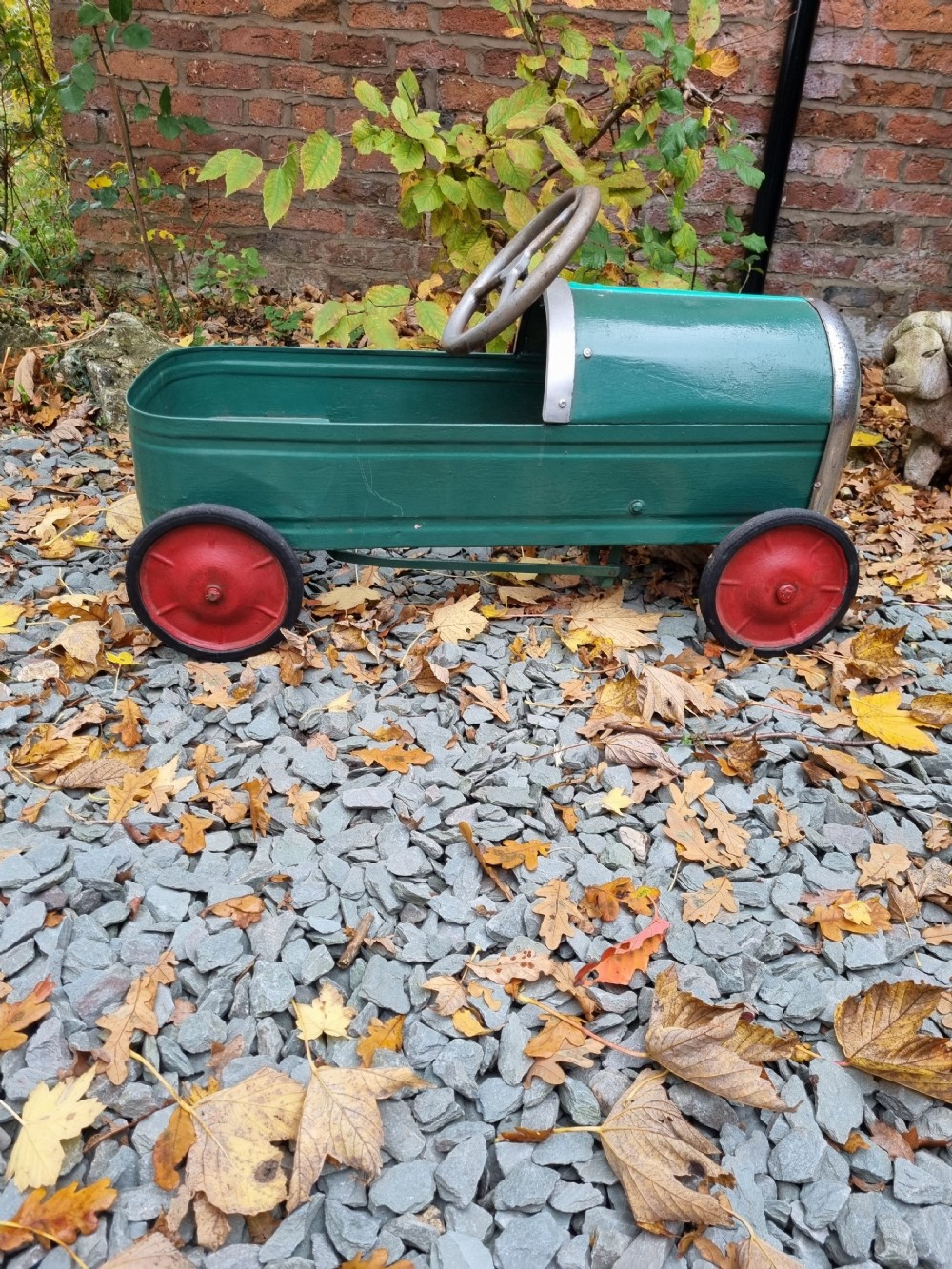 1930s metal childs pedal racing car