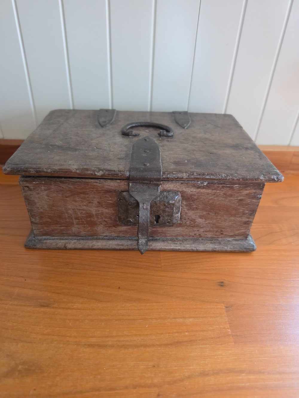 l16the17thc small oak travelling strong box