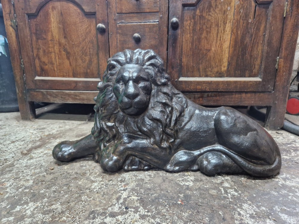 large 19thc cast iron lion flatback
